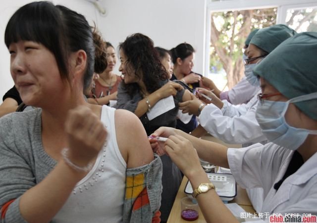 看看中国美女打甲流疫苗时的十种表情[图]